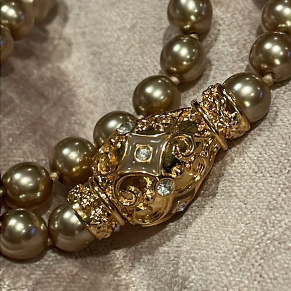 Joan Rivers Faux Pearl Necklace Magnetic Clasp 30” Gold Egg Clasp - Picture 4 of 7